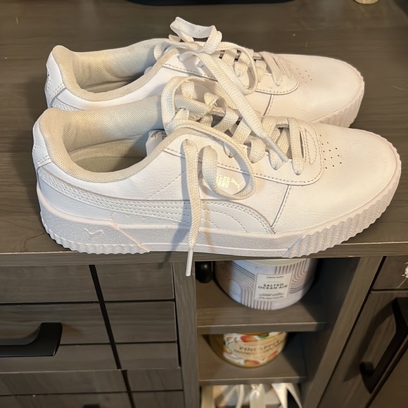 Woman’s Shoes - Picture 2 of 5